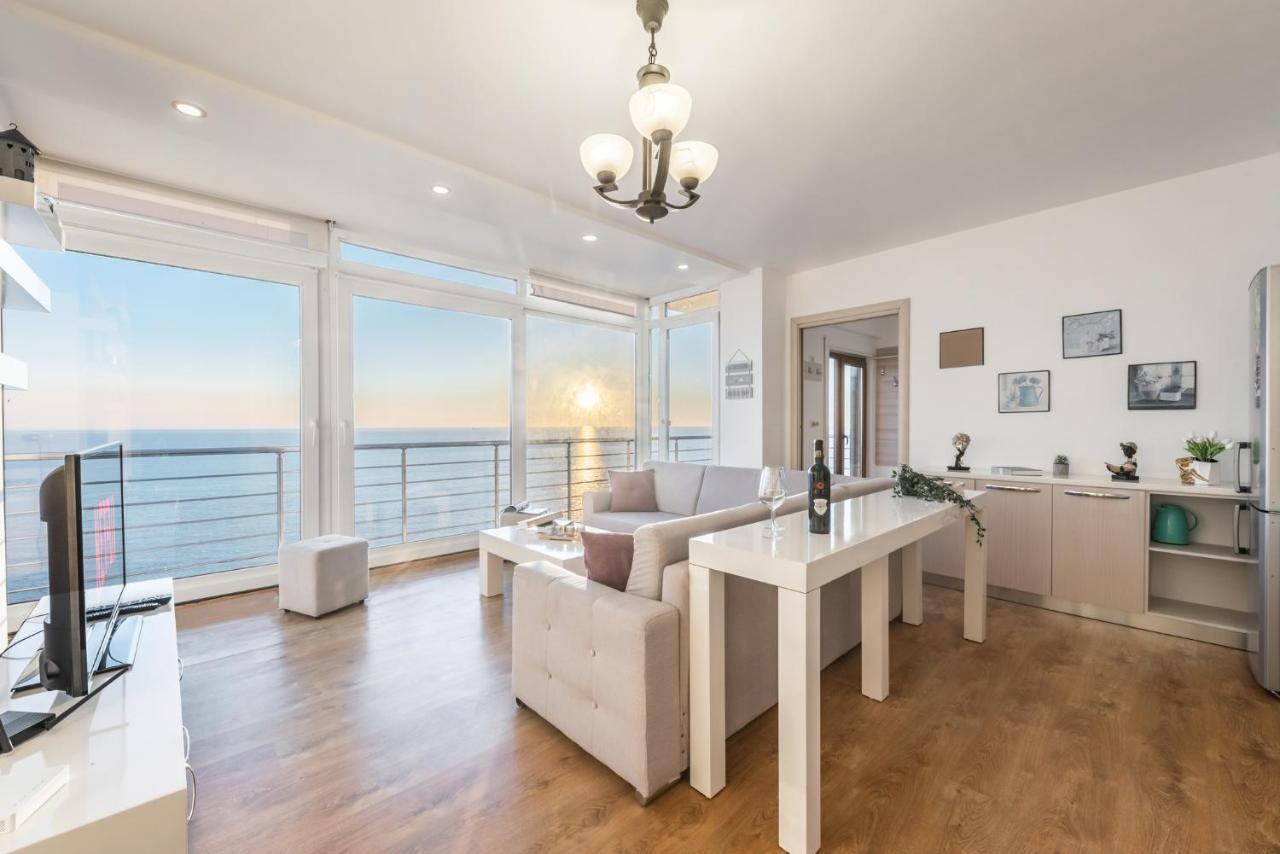 Blue Heaven -Full Sea View Brand New Apartment Дуррес Екстер'єр фото